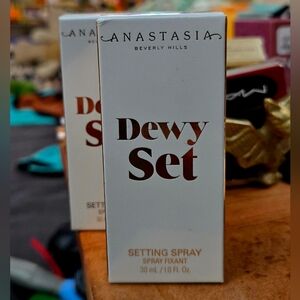 Anastasia Beverly Hills Dewy Set Hydrating Setting Spray, 30mL / 10fl.oz new
